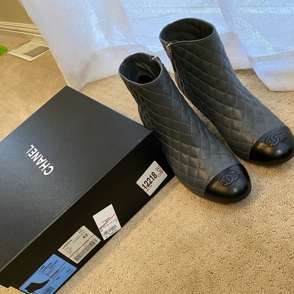 ✨SOLD✨Chanel Quilted Boots - Picture 5 of 7